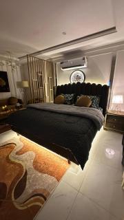 Luxury Cozy Studio Apartment with Eiffel View and Magical Lights - Lahore - 6
