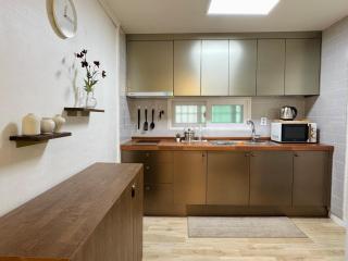 홍대입구역 10분 연남동 2룸 3베드 Cozy House 주택가 OTT - Seul - 3