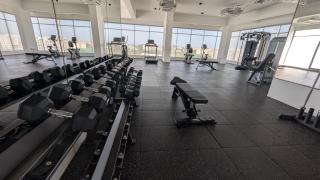 Luxury 3BR Apartment with Infinity Pool, Balcony n Gym - 5