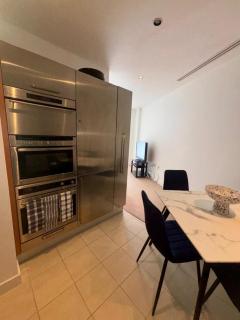 Stunning 2 bed 2 bath Harrods - Londra - 7