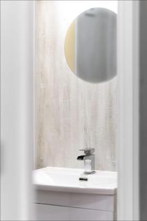 Spacious & Modern 4-bed home - TV in every bedroom - Swansea - 2