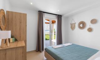 Seafront Villa Melachrinou - 4