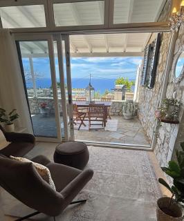 Pool, king bed, sea views, romantic shower for two - Mesochórion - 0