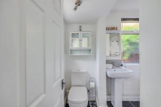 Lutterworth House - Prime Location - Free Parking, Pool Table, Fast WiFi and Smart TV by Yoko Property - Northampton - 1