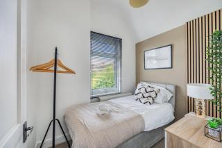 Lutterworth House - Prime Location - Free Parking, Pool Table, Fast WiFi and Smart TV by Yoko Property - Northampton - 2