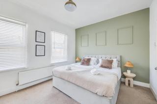 Lutterworth House - Prime Location - Free Parking, Pool Table, Fast WiFi and Smart TV by Yoko Property - Northampton - 8