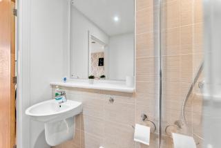 Stylish Manchester Penthouse - Parking- Gym - 2