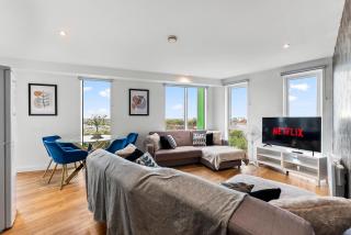 Stylish Manchester Penthouse - Parking- Gym - 3