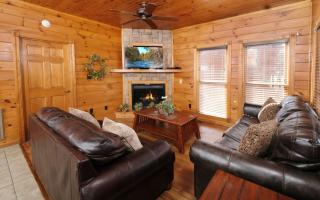 Mountain Getaway and a Theater - Gatlinburg - 5