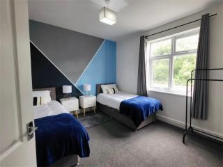Contractors 3 Bedroom Sleeps 6 Discounts Pool Table WIFI - Leicester - 4