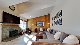 Spectacular 3 Bedroom Townhome with Pool - 9