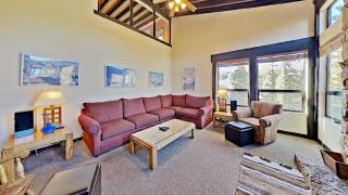 Beautiful 4 Bed Condo with Top Of The Hill Views! - Mammoth Lakes - 0