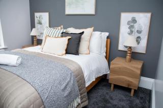 Sleeps 14 The Old Trafford Family Zen by Genesis Living - Manchester - 9