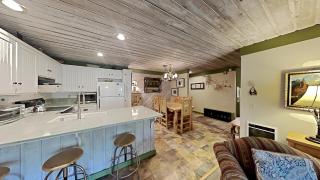 Beautiful Remodeled One Bedroom Condo! - 4