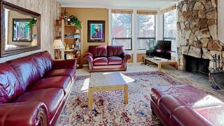 Upgraded 2 Bedroom Condo with Pool - Mammoth Lakes - 8