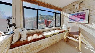 Upgraded 2 Bedroom Condo with Pool - Mammoth Lakes - 4