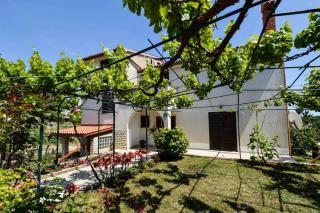 Four-Bedroom Apartment in Stinjan I - 8