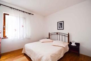 Four-Bedroom Apartment in Stinjan I - 1