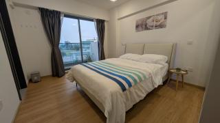 Luxury 3BR Apartment with Infinity Pool, Balcony n Gym - 9
