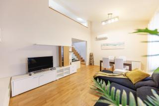 Bravissimo Cort Reial 4A Duplex, Monthly Apartment - 4