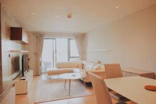 Stunning Two Bedroom Apartment - London - 0