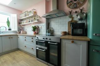 Stylish & Spacious Family Home On Edge of City - Cork - 0