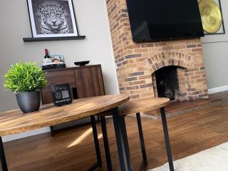 Luxury 2 Bedroom Norfolk Retreat-Private Hot Tub - Cawston - 3
