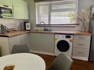 Luxury 2 Bedroom Norfolk Retreat-Private Hot Tub - Cawston - 2