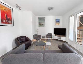 Maison spacieuse, piscine parking privé & jardin - 3