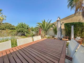 Maison spacieuse, piscine parking privé & jardin - Castries - 3