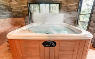 Red Fox Manor - Outdoor Pool Hot Tub Theater Gourmet Kitchen Games - 8