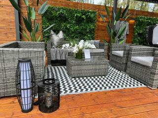 Luxury Retreat with Private Hot Tub - Cawston - 3
