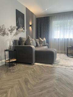 Luxury Retreat with Private Hot Tub - Cawston - 2