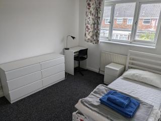 Spacious 5-Bed Home in Dartford - Dartford - 0