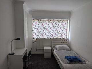 Spacious 5-Bed Home in Dartford - Dartford - 3