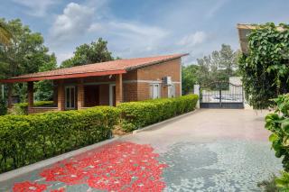 White Lotus Villa by StayJadeJacuzziGames Room - Bangalore - 3