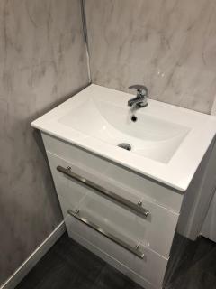 The Boatyard Glamping Lodges-Fairline Lodge - 2