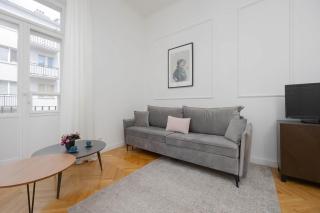 Tasteful Studio Located Near PGE Narodowy by Noclegi Renters - Warsaw - 3