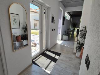 La Maisonette - - 1