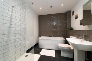 Stylish 3BR Cardiff Apt with Balcony and Parking! - Cardiff - 4