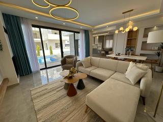 Smart Stay Holiday Villa - 1