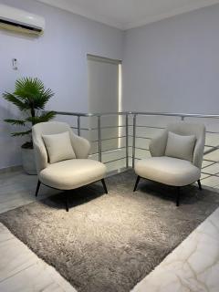 Luxurious 4 Bedroom Apartment in Victoria Island - 3