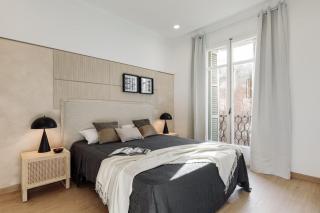 Costa - 3 bedrooms, balcony in Eixample Esquerra - 5