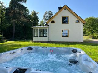 The Manor Wing, Lake View & Outdoor Spa - Vreta Kloster - 9
