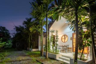 The Little Hut - 6