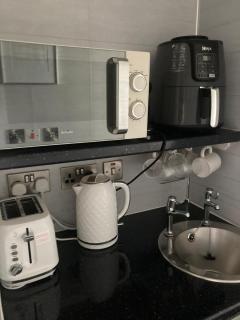 The Boatyard Glamping Lodges-Fairline Lodge - 5