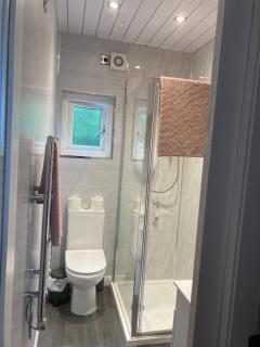 The Boatyard Glamping Lodges-Fairline Lodge - 3