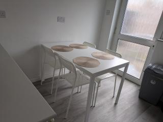 Lovely 4-Bed Home in Dartford - Dartford - 2