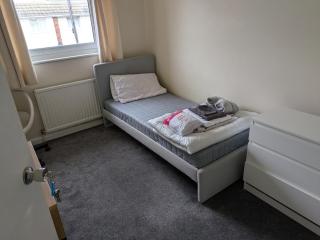 Lovely 4-Bed Home in Dartford - Dartford - 1