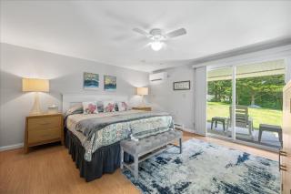 Unique Retreat with Private Patio, 4 King Beds and BBQ - Groton - 6